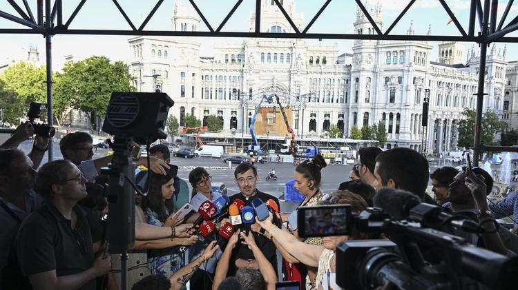 Los varones jóvenes abrazan la identidad católica mientras las mujeres de su misma edad se alejan de ella