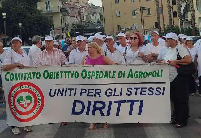 Ospedale di Agropoli, grande partecipazione al corteo del Comitato Obiettivo ospedale: «vogliamo certezze»