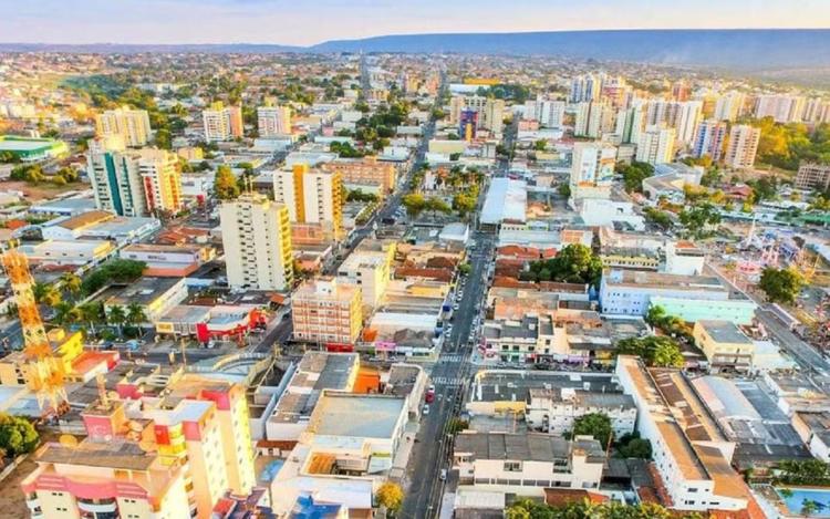 Caixa de som com gravação de cachorros latindo gera reclamação de ouvinte, e radialista se diverte em Goiás: ‘Algo inimaginável’