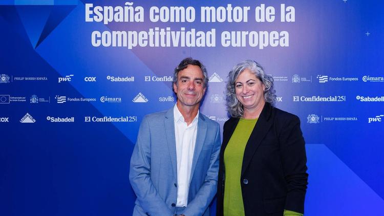 Javier Molina de El Confidencial y Cristina Aranda de MujeresTech.