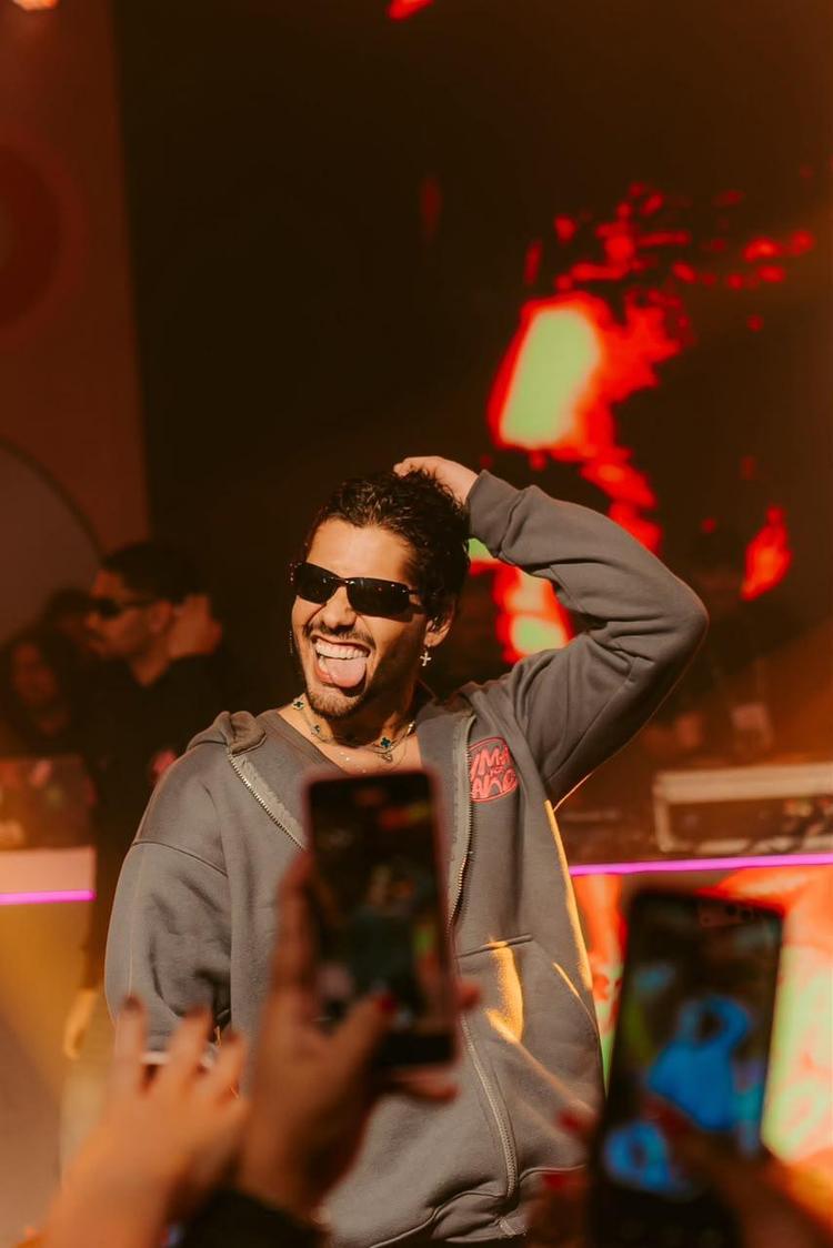 Zé Felipe leva 