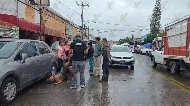Abuelito termina en el hospital tras ser atropellado por culpa de la invasión vial en Cuautla