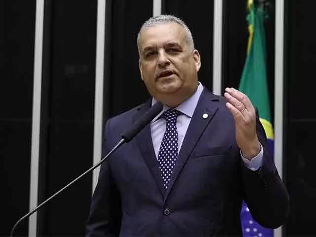 Flávio Bolsonaro escolhe Alfredo Gaspar como candidato a vice