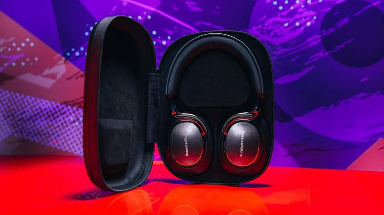 Bowers & Wilkins PX8 S2 in carrying case