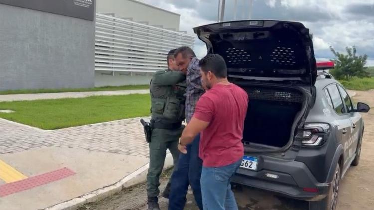 Homem é preso por ameaçar com faca funcionário que tentava cortar água