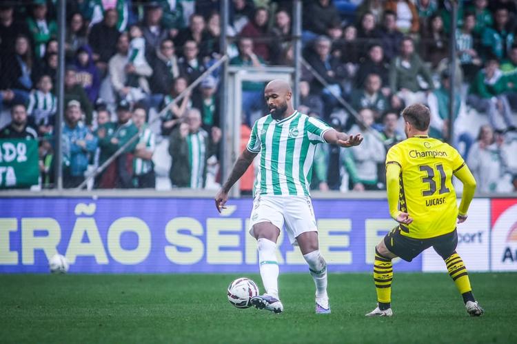 Em jogo marcado por arbitragem polêmica, Juventude empata com o São Bernardo e desperdiça oportunidade no Jaconi