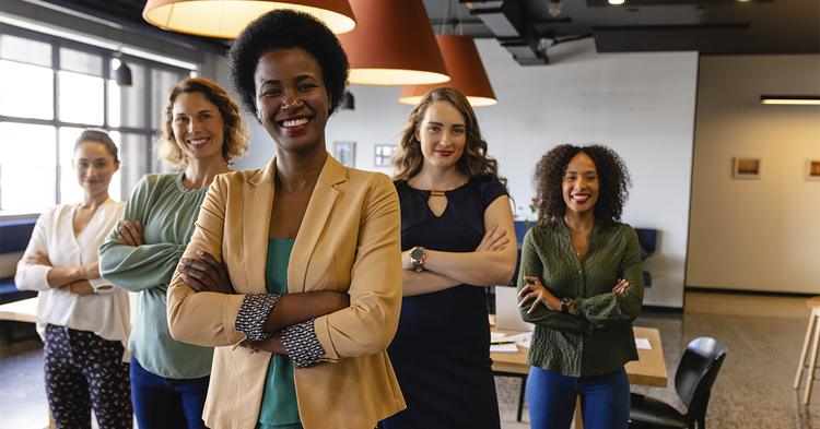 Liderança feminina ganha papel estratégico na redução de afastamentos por saúde mental