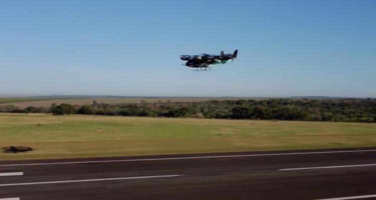 Produzido em Taubaté, carro voador da Embraer faz primeiro teste de transição para voo horizontal