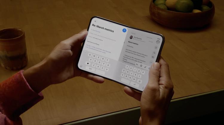iPhone Duo display