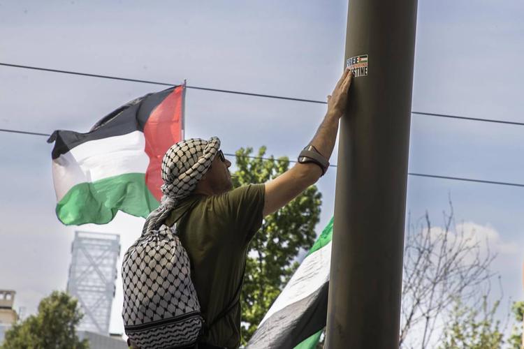 Dal turismo agli affitti: pro Pal a caccia degli israeliani in Italia