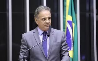 Aécio Neves deve recuar de 'aposentadoria' e disputar vaga ao Senado em MG