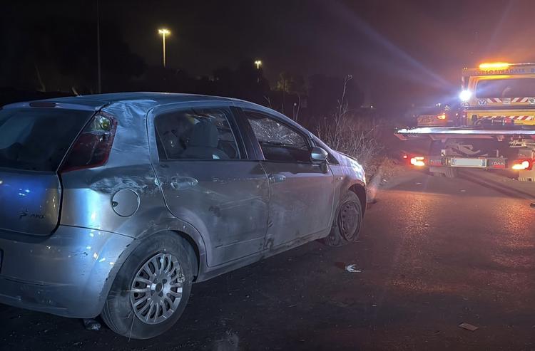 Taranto, auto si ribalta sulla provinciale 48 per Statte: tre feriti