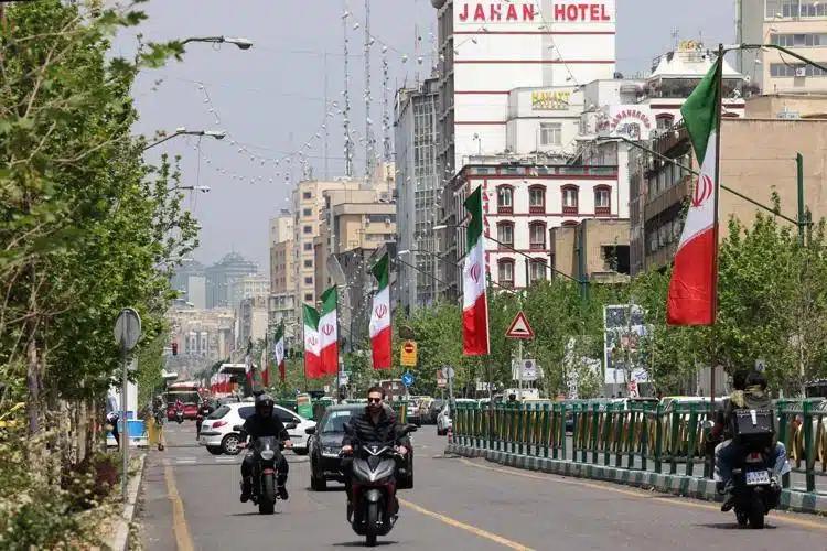 Trump proroga la tregua con l’Iran, colloqui fermi e nuova escalation nello Stretto di Hormuz