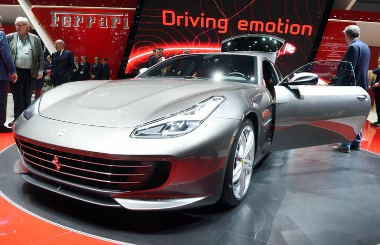 Le sequestrano la Ferrari e la zingara fa ricorso in Cassazione: cos'è successo