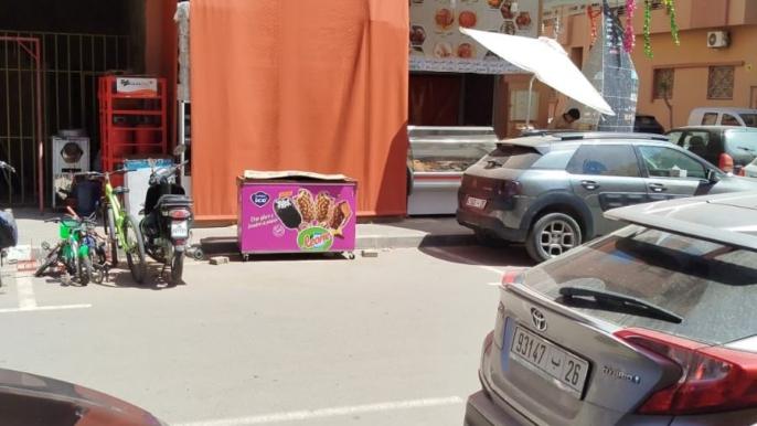 استياء عارم بالحي العسكري بمراكش..محلات تغلق الأرصفة والسلطات ترد على الساكنة بالتجاهل