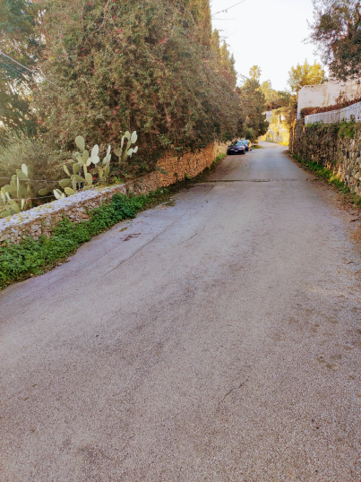 Via Manica, divieto di transito veicolare: accesso consentito ai residenti e agli autorizzati