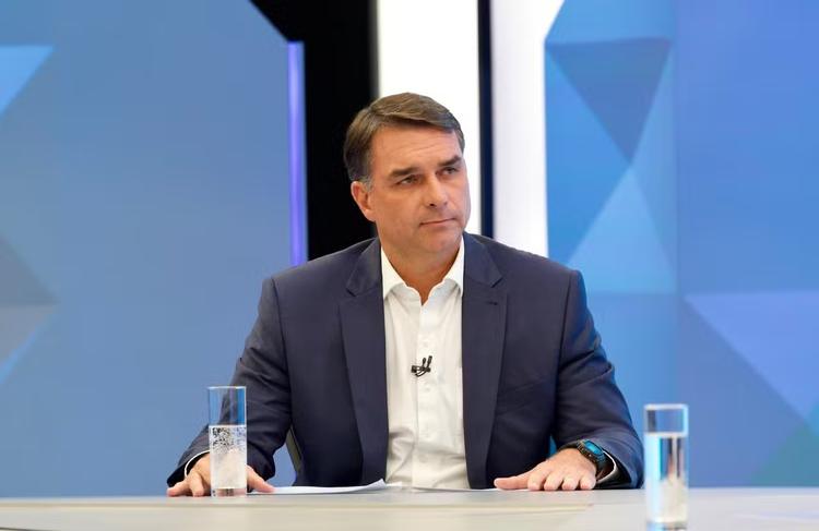 Flávio Bolsonaro diz que abre sigilo se ex-assessor de Lula fizer o mesmo: 'Vou levar até as últimas consequências'
