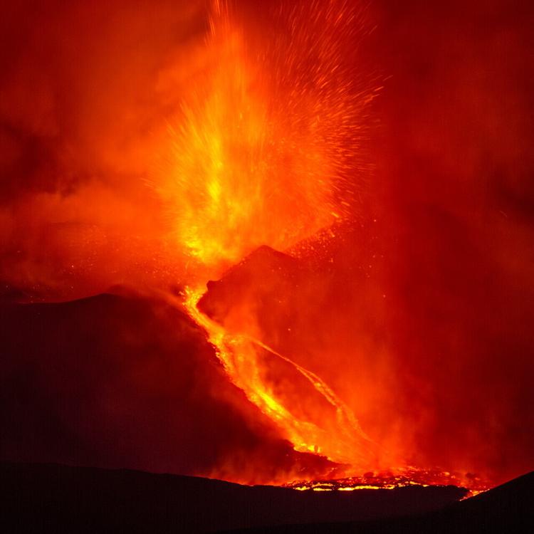 Eruzione Etna: voli sospesi fino alle 22