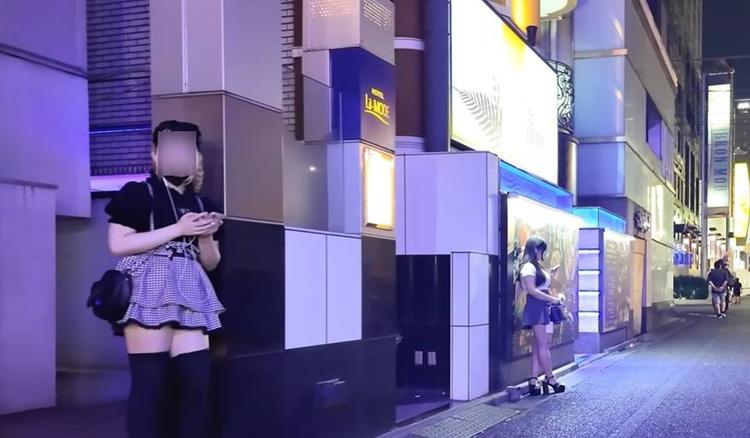 Dal boom del turismo sessuale all'allarme upskirting: perché in Giappone si accendono le "luci rosse
