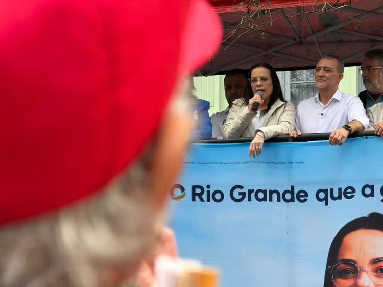 Juliana Brizola, candidata do PDT ao governo do RS, começa campanha eleitoral no bairro Bom Fim