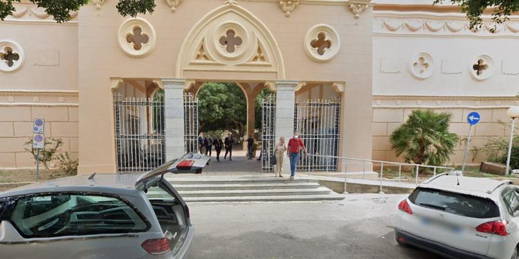Ossa umane e due teschi in un bidone al cimitero di Marsala