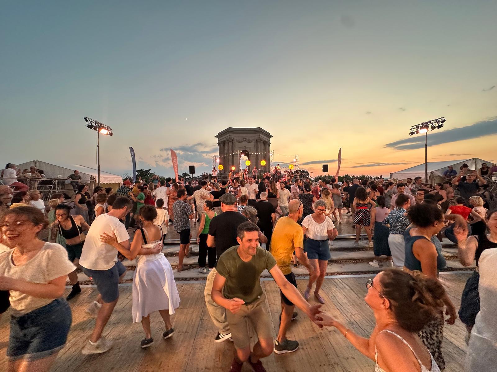 Swing, vin et douceur d’été : La formule magique de Swinging Montpellier au Peyrou