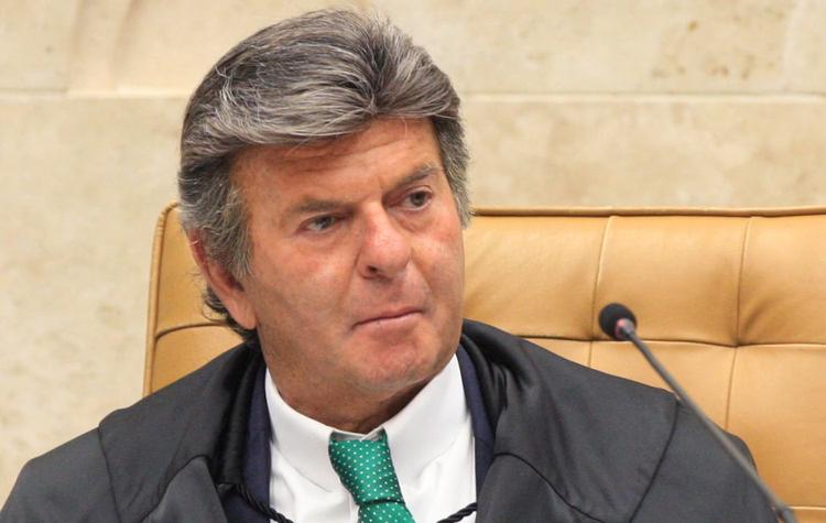 Após Moraes se declarar impedido, Fux é sorteado relator de ação que pede informações ao Senado sobre visitas de Viviane e Vorcaro