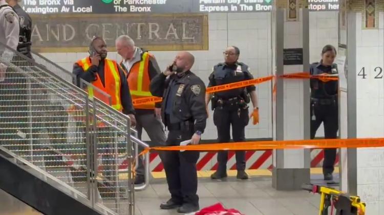 Ataque a faca em estação de NY deixa três feridos e suspeito morto