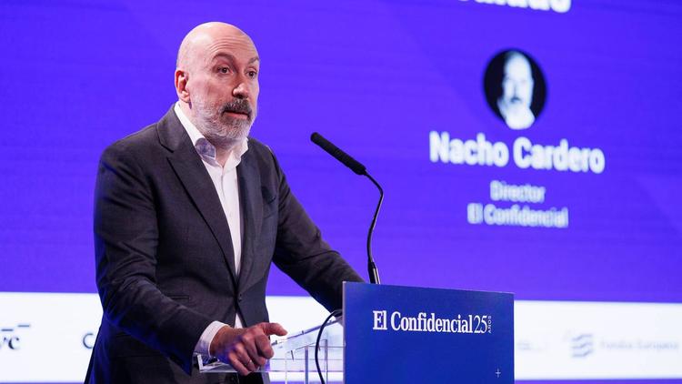 Nacho Cardero, director de El Confidencial, pronunciando su discurso de bienvenida.