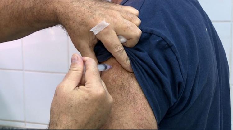 Vacina contra a gripe: a 2 semanas do fim da campanha, imunização não atinge meta nacional na região