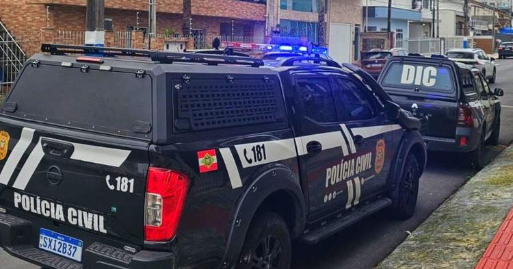 “Falso policial” que ameaçou morador é alvo de mandados de busca