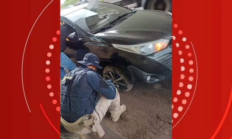 Gestante em trabalho de parto é escoltada pela PRF por 35 km após pneu de veículo furar na BR-324