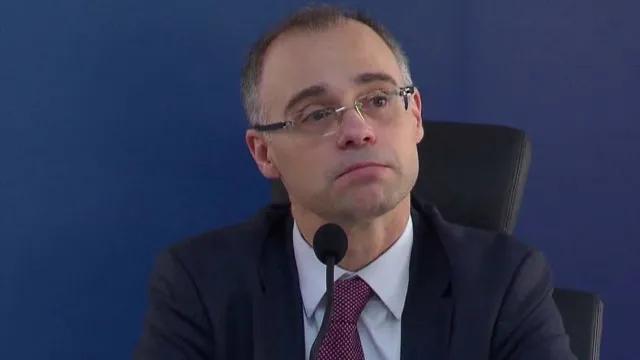 Instituto do qual Mendonça se afastou recebeu R$ 11,5 milhões de órgãos públicos sem licitação