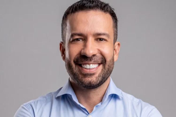 André Janones é internado na UTI com arritmia cardíaca em SP após debate