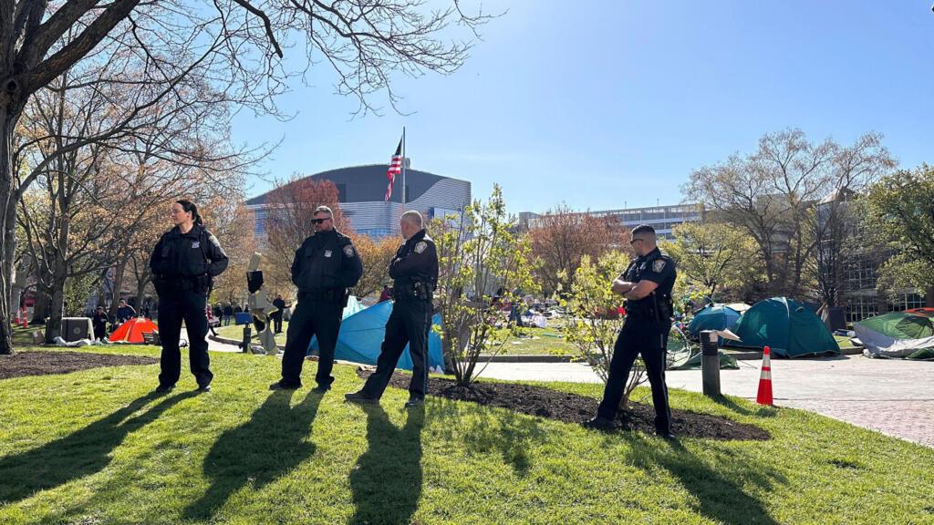 Manifestations pro-palestiniennes dans les campus américains : arrestations à Boston et en Arizona
