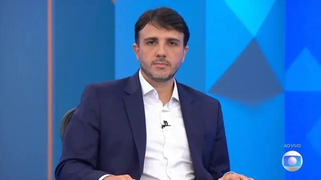 Renan Santos vai apoiar Lula ou Flávio? Cortina vermelha gera polêmica