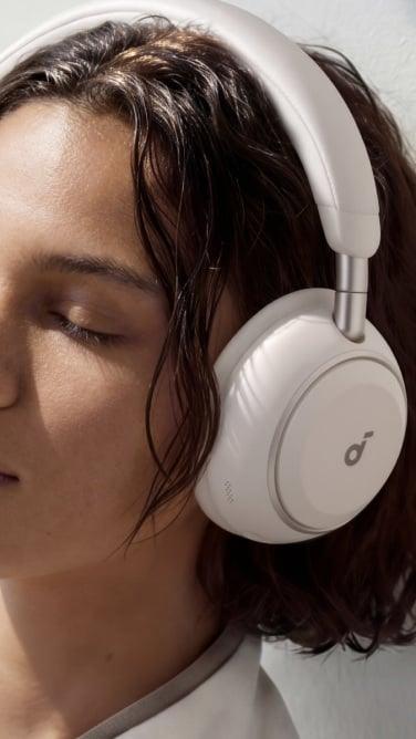 white soundcore space 2 headphones