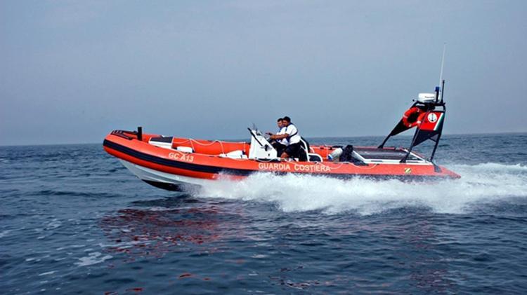 Narcotraffico, inseguito gommone con 300 chili di cocaina a Cecina