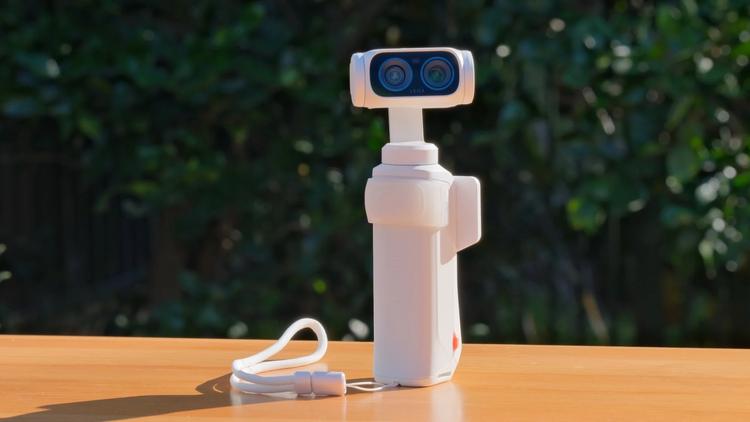 The Insta360 Luna Ultra in Stellar White.