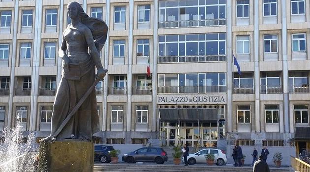 Bari, maltrattava convivente e abusi sulla figlia della donna: finisce in carcere
