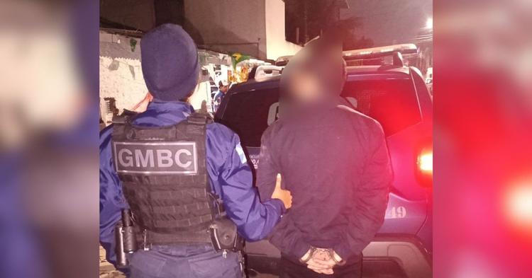 Homem procurado por stalking e descumprimento de medida protetiva é preso em Balneário Camboriú