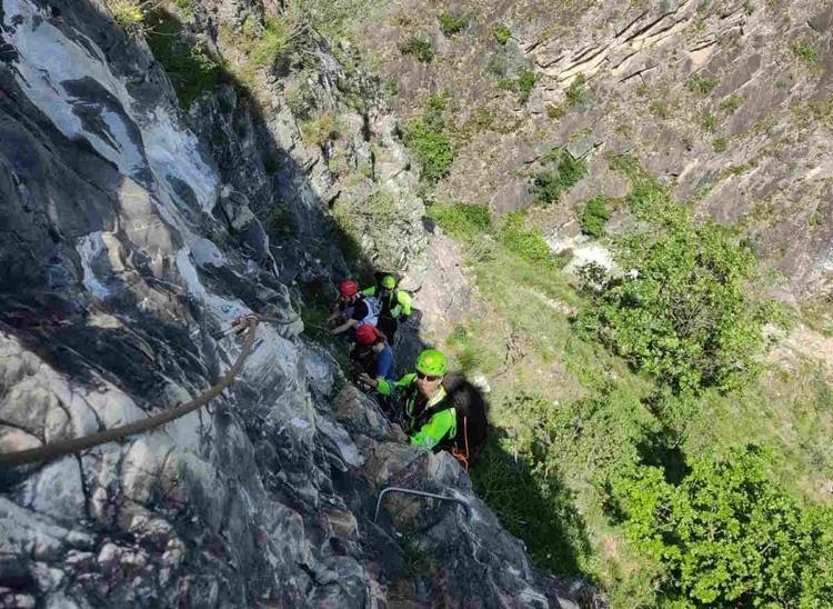 BUSSOLENO – Donna cade dalla via ferrata dell’Orrido di Foresto