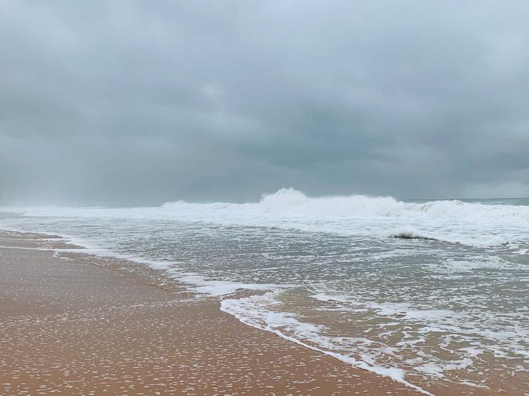 Frente fria: Marinha emite alerta de ressaca do mar com ondas de até 3 metros no litoral de SP