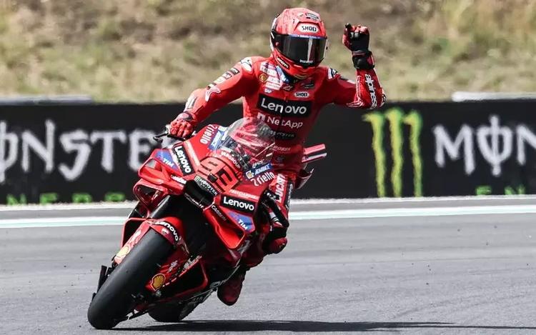 MotoGp, Marquez conquista la pole in Ungheria davanti ad Acosta