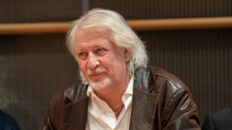 Patrick Sébastien provoque Delphine Ernotte dans une nouvelle chanson : elle porte plainte contre l’ancien animateur !