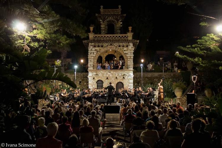 🎭 UN PALCO PER TUTTI 2026 La Fondazione Taormina e l’Amministrazione comunale invitano artisti, associazioni culturali,...