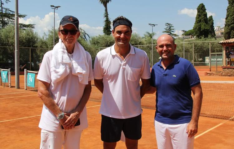 La città di Taormina accoglie Roger Federer, leggenda del tennis mondiale!  La città di Taormina ha oggi avuto l’onore d...