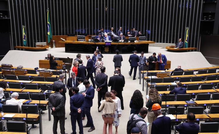 Câmara aprova PEC que prevê menos impostos para igrejas e suas entidades sociais