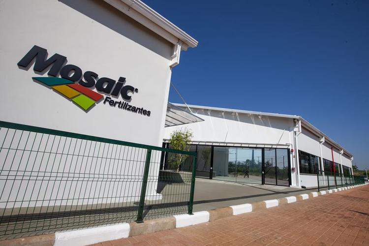Alta do enxofre impacta produção de fertilizantes e Mosaic anuncia hibernação da unidade em Uberaba