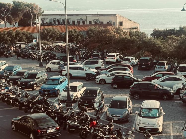 Milazzo, controlli ai varchi del Tono lungo la riviera di Ponente: elevate multe. Interventi anti-polverone